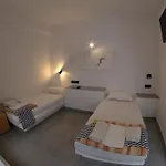Perissa Centrale Rooms بيريسا