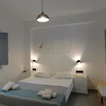 Perissa Centrale Rooms بيريسا