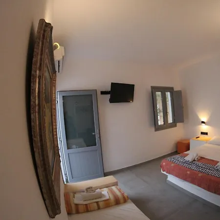 Perissa Centrale Rooms بيريسا