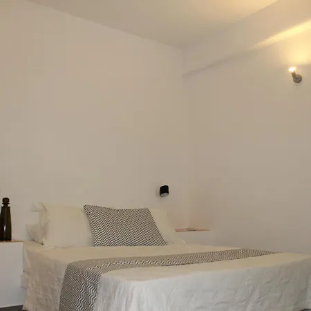 Perissa Centrale Rooms