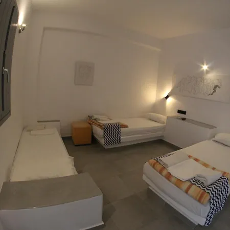 Perissa Centrale Rooms