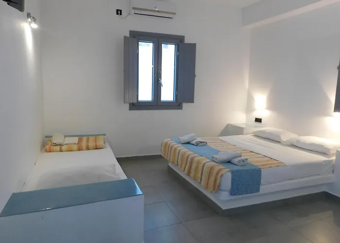 Perissa Centrale Rooms