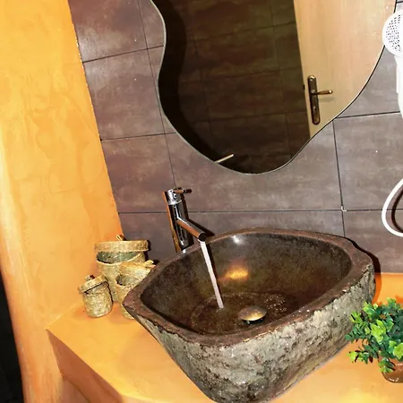 Perissa Centrale Rooms