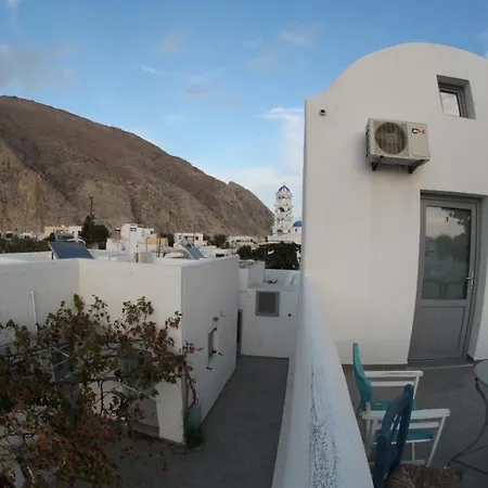 Perissa Centrale Rooms