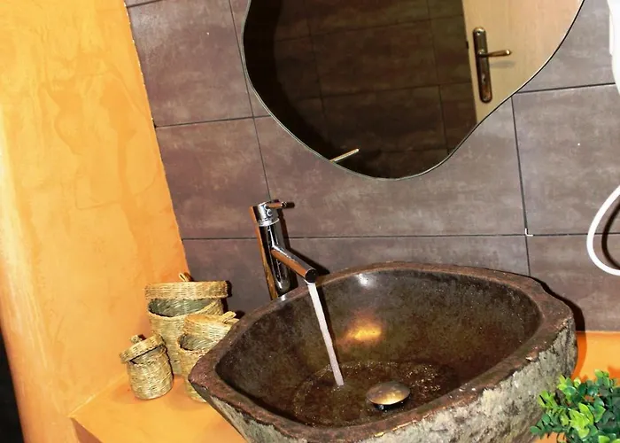 Perissa Centrale Rooms