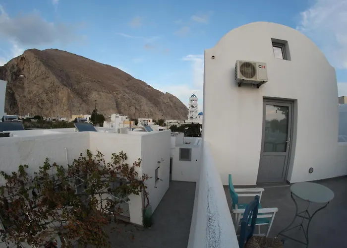 Perissa Centrale Rooms