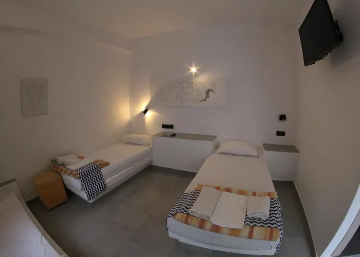 Perissa Centrale Rooms Περίσσα