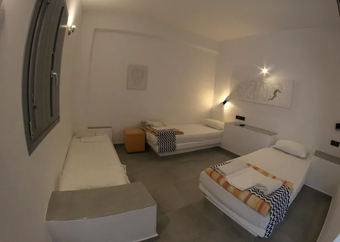 Perissa Centrale Rooms